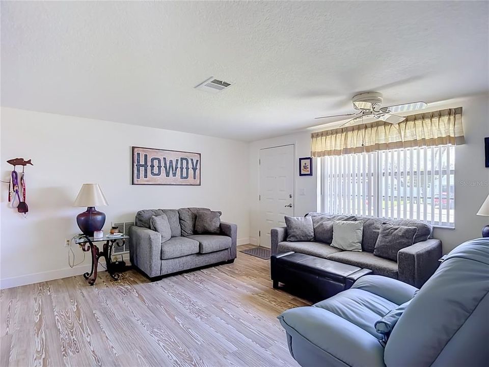 En Venta: $425,000 (3 camas, 2 baños, 1248 Pies cuadrados)