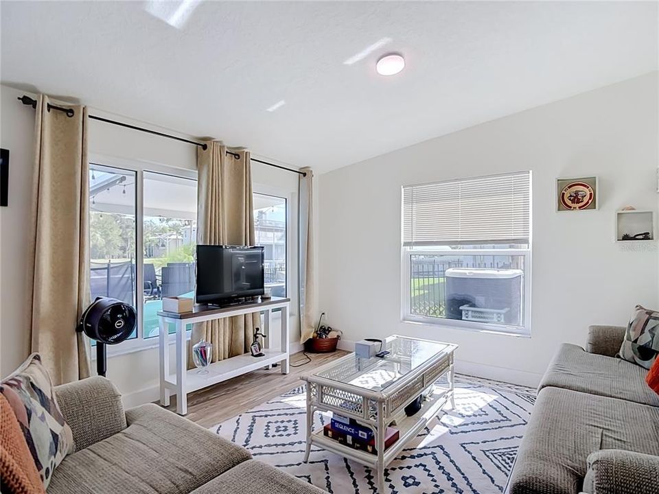 En Venta: $425,000 (3 camas, 2 baños, 1248 Pies cuadrados)