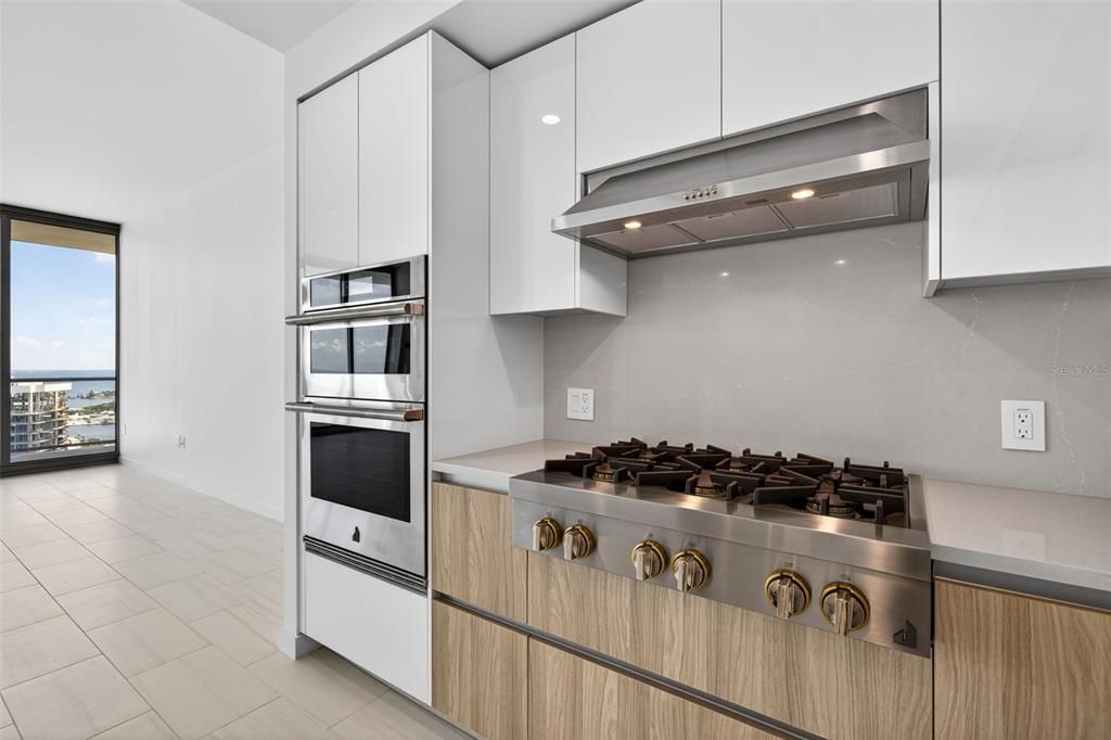 For Rent: $9,250 (3 beds, 3 baths, 1948 Square Feet)