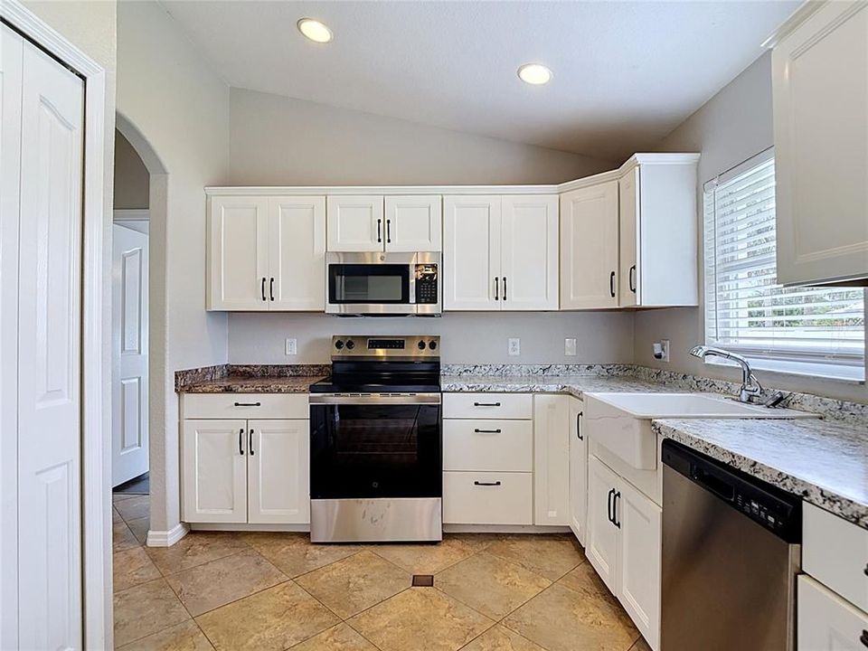 For Sale: $280,000 (3 beds, 2 baths, 1241 Square Feet)