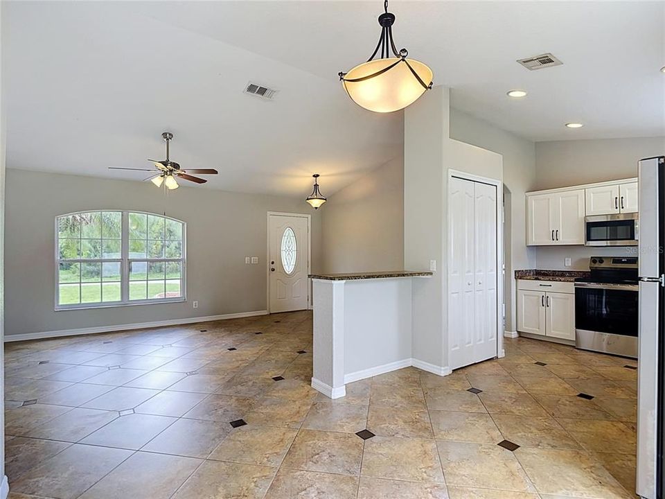 For Sale: $280,000 (3 beds, 2 baths, 1241 Square Feet)