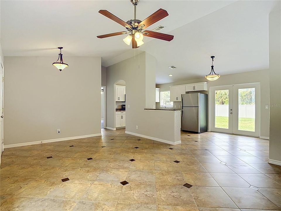 For Sale: $280,000 (3 beds, 2 baths, 1241 Square Feet)