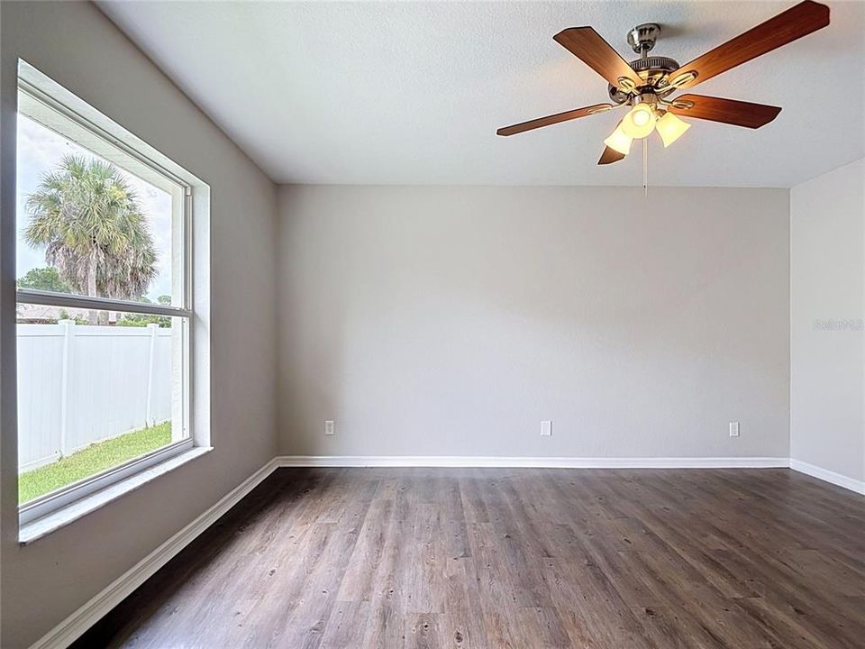 For Sale: $280,000 (3 beds, 2 baths, 1241 Square Feet)