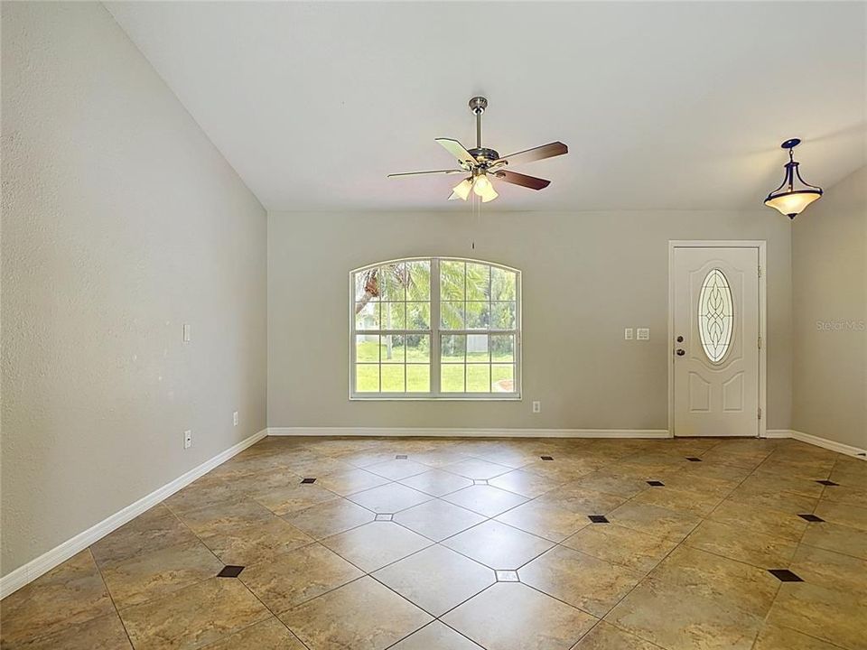 For Sale: $280,000 (3 beds, 2 baths, 1241 Square Feet)