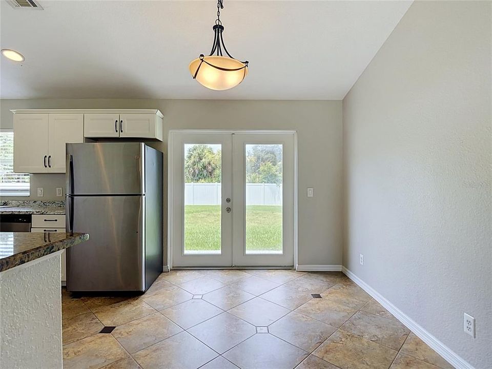 For Sale: $280,000 (3 beds, 2 baths, 1241 Square Feet)