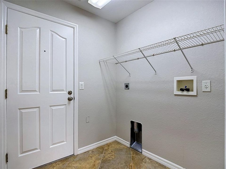For Sale: $280,000 (3 beds, 2 baths, 1241 Square Feet)