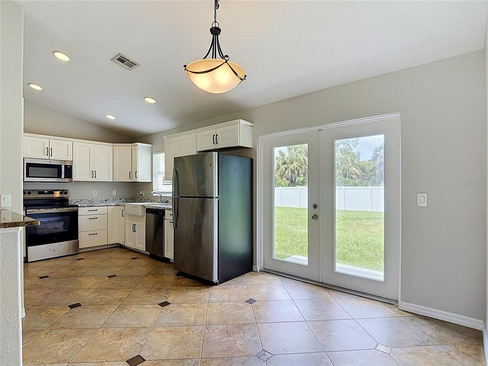 For Sale: $280,000 (3 beds, 2 baths, 1241 Square Feet)
