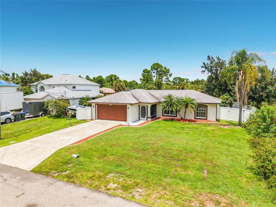 For Sale: $280,000 (3 beds, 2 baths, 1241 Square Feet)