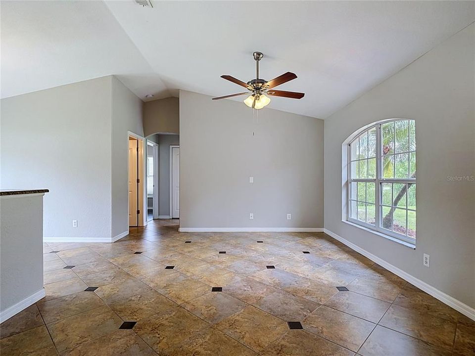 For Sale: $280,000 (3 beds, 2 baths, 1241 Square Feet)