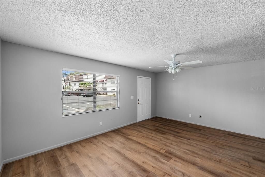 For Rent: $1,400 (1 beds, 1 baths, 760 Square Feet)