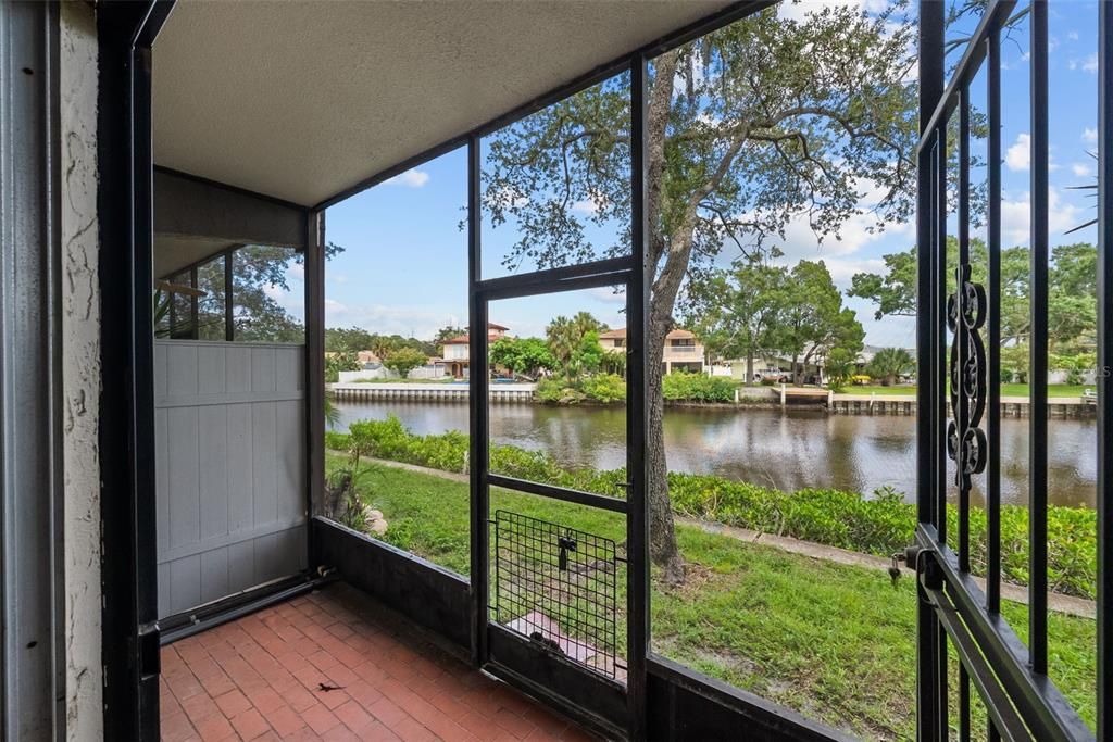 For Rent: $1,400 (1 beds, 1 baths, 760 Square Feet)