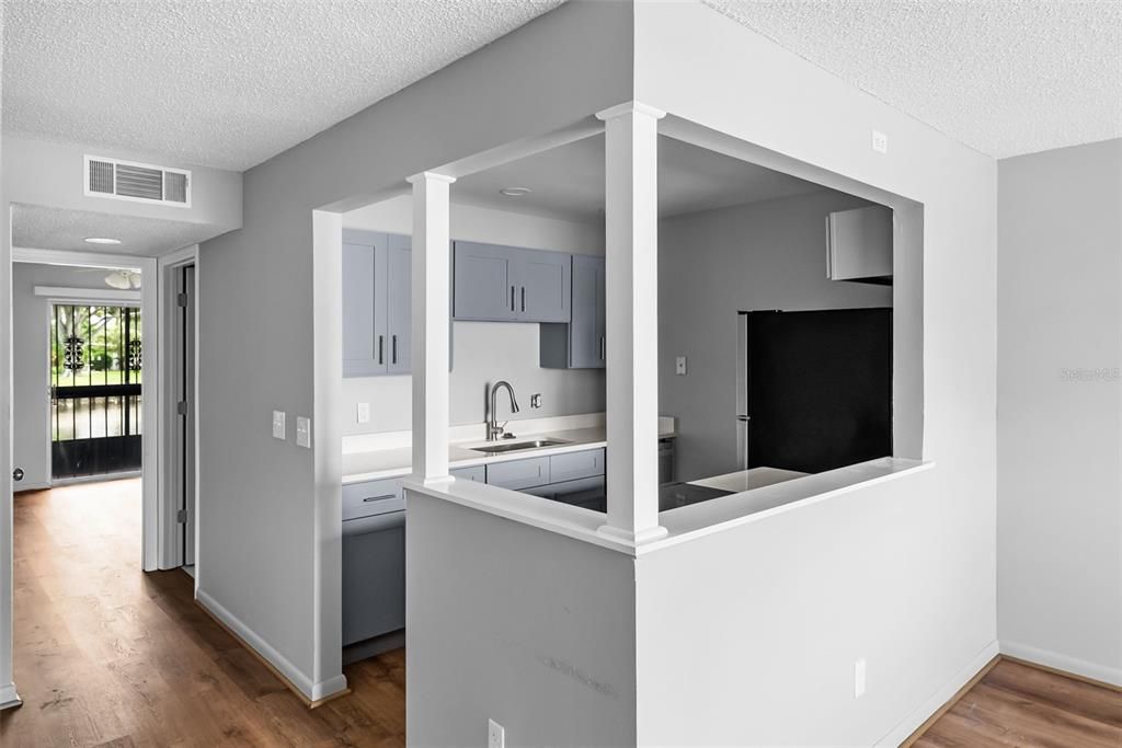 For Rent: $1,400 (1 beds, 1 baths, 760 Square Feet)