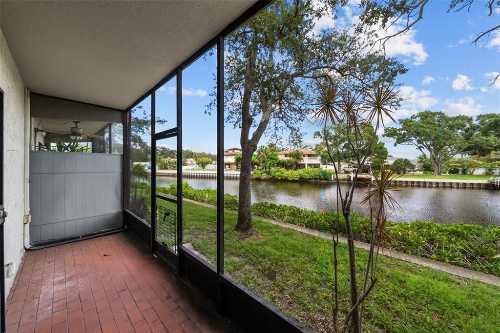 For Rent: $1,400 (1 beds, 1 baths, 760 Square Feet)
