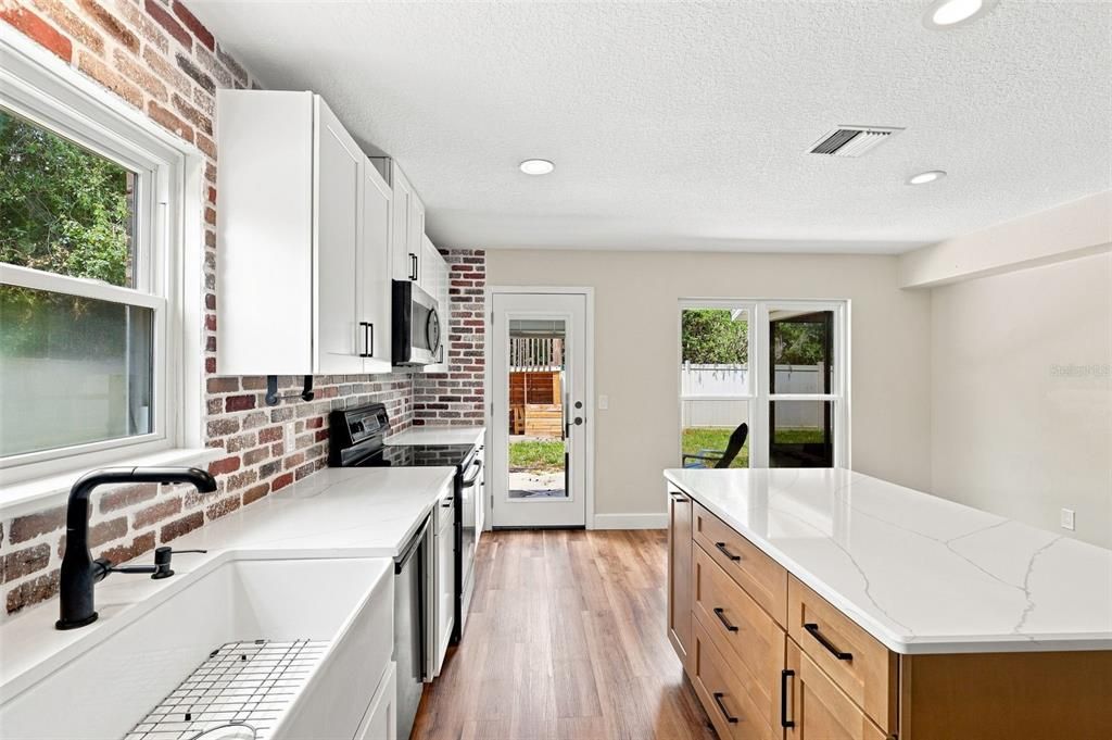 For Sale: $435,000 (3 beds, 2 baths, 2121 Square Feet)