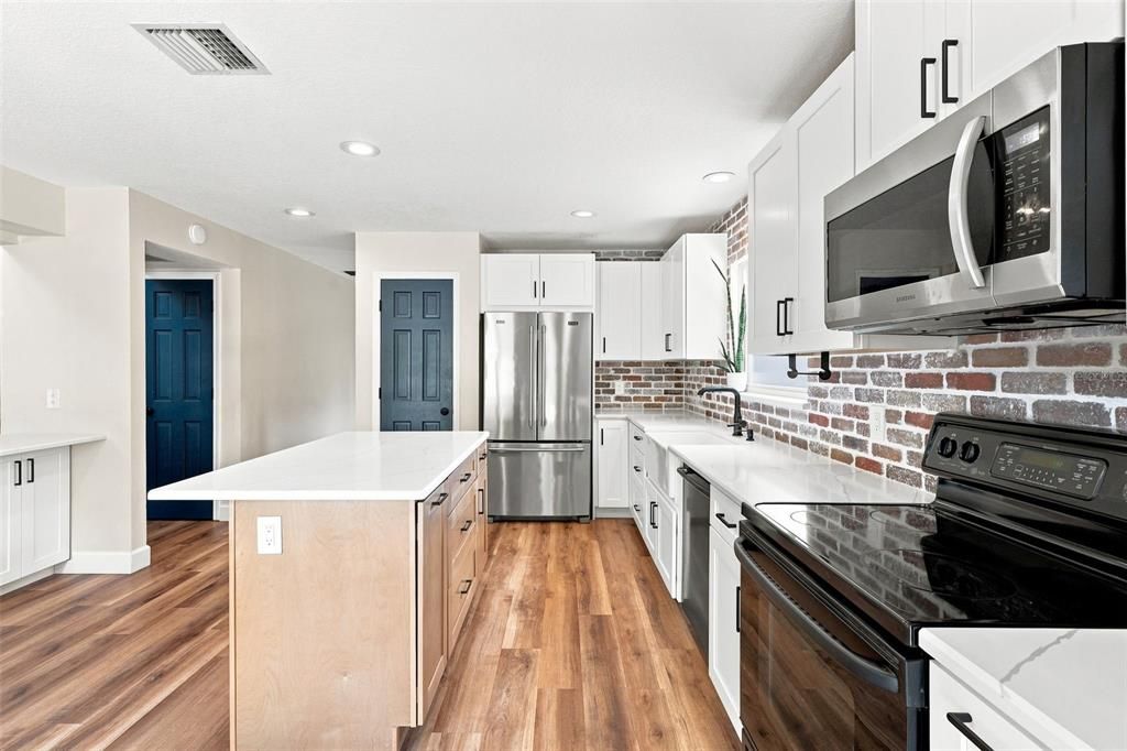 For Sale: $435,000 (3 beds, 2 baths, 2121 Square Feet)