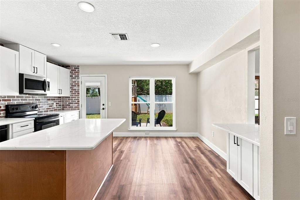 For Sale: $435,000 (3 beds, 2 baths, 2121 Square Feet)