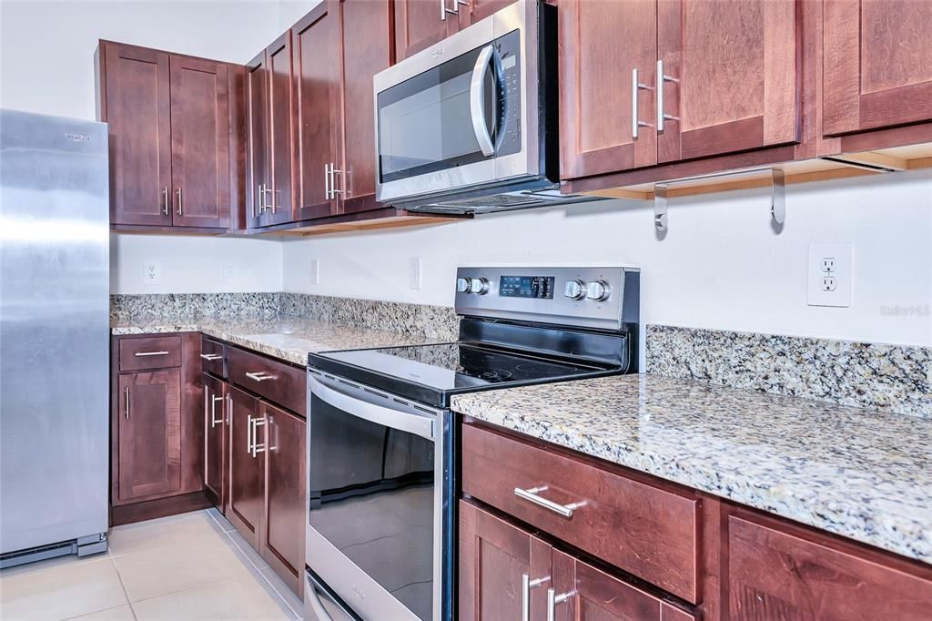 На продажу: $360,000 (3 спален, 2 ванн, 1724 Квадратных фут)