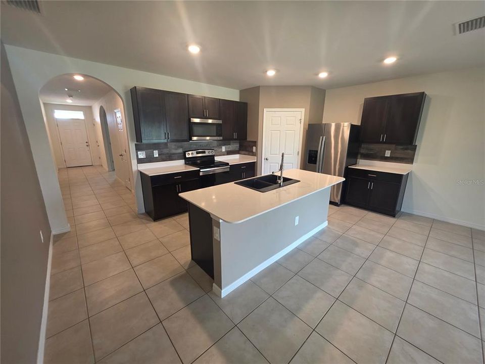 For Sale: $315,000 (4 beds, 2 baths, 1828 Square Feet)