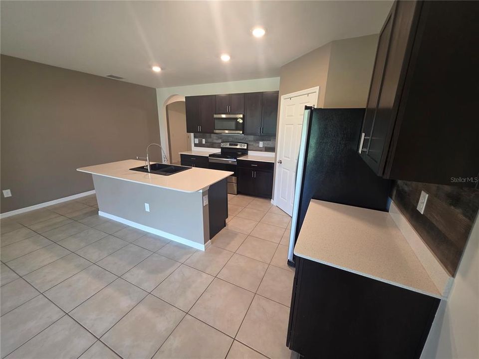 For Sale: $315,000 (4 beds, 2 baths, 1828 Square Feet)