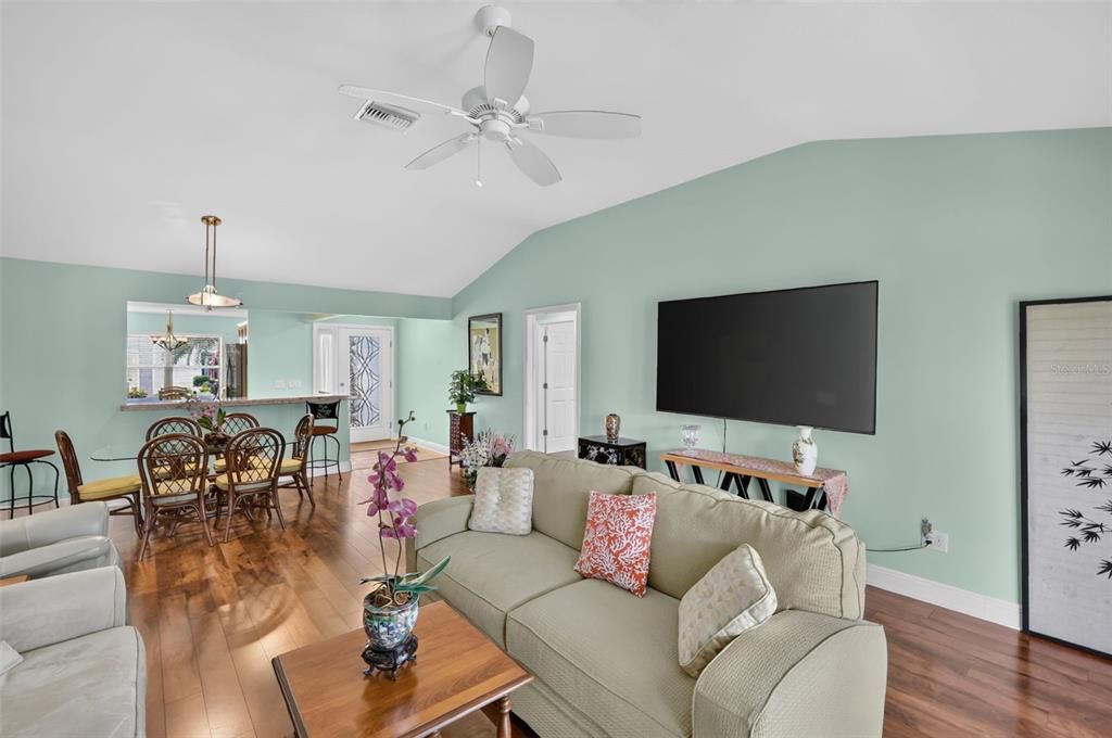 For Sale: $420,000 (3 beds, 2 baths, 1618 Square Feet)