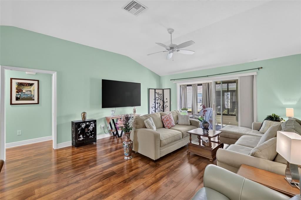 For Sale: $420,000 (3 beds, 2 baths, 1618 Square Feet)