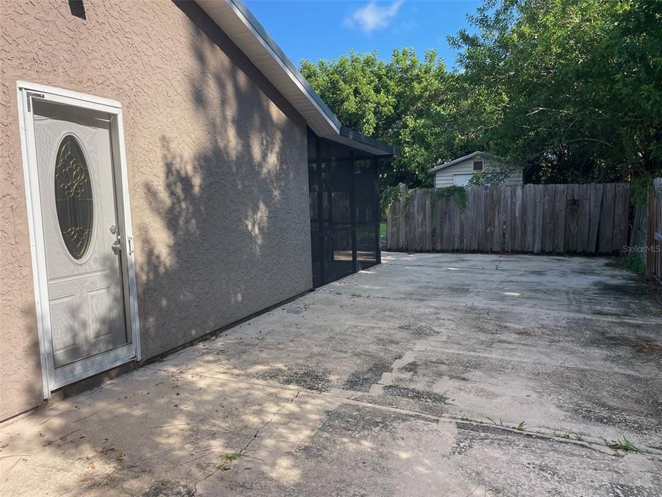For Sale: $214,900 (2 beds, 1 baths, 1400 Square Feet)