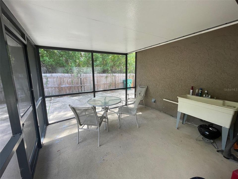 For Sale: $214,900 (2 beds, 1 baths, 1400 Square Feet)