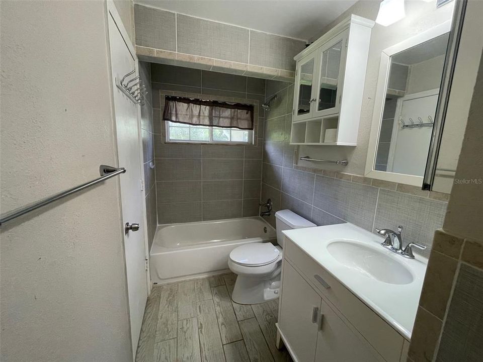 For Sale: $214,900 (2 beds, 1 baths, 1400 Square Feet)