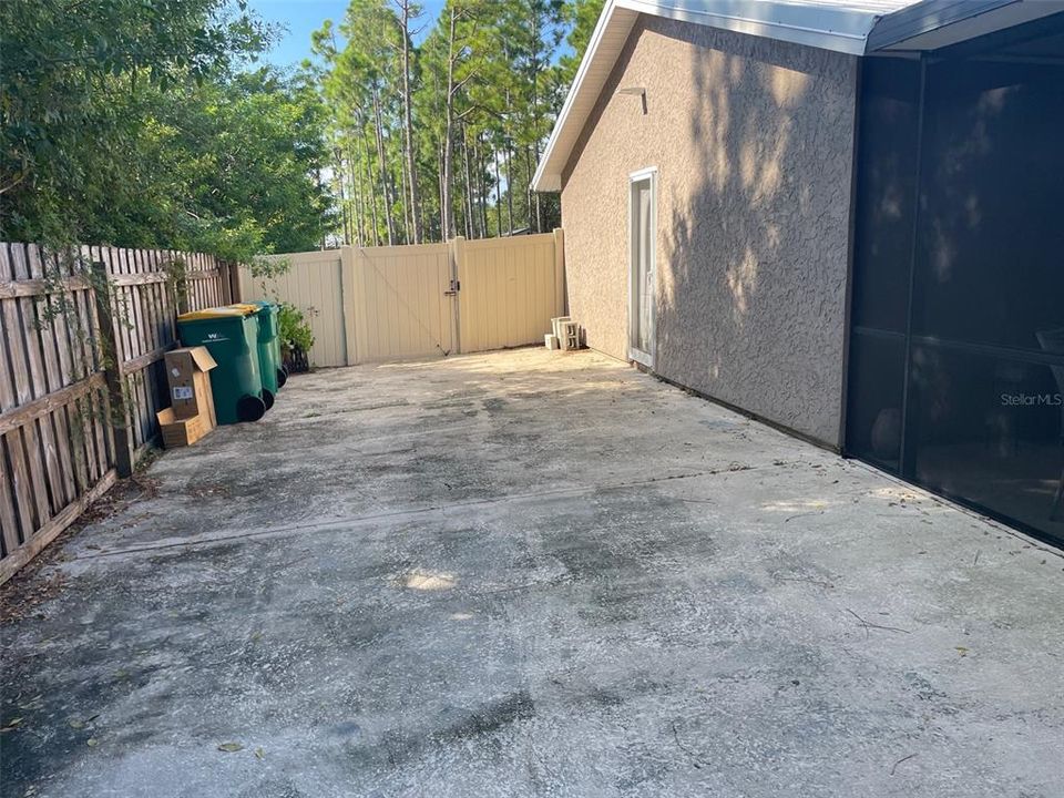 For Sale: $214,900 (2 beds, 1 baths, 1400 Square Feet)