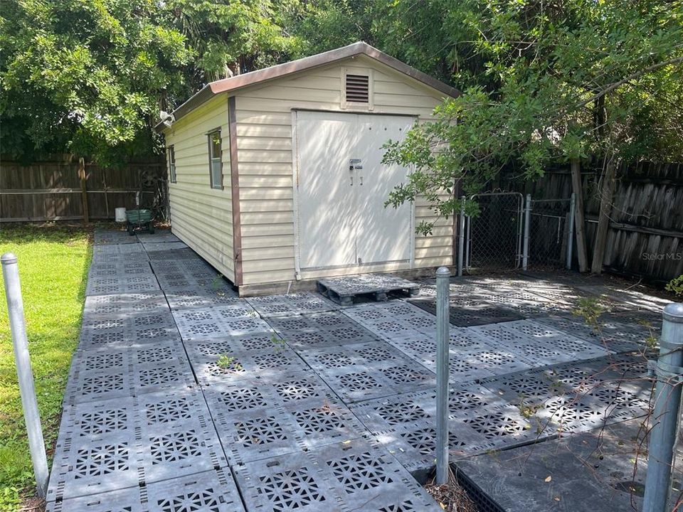 For Sale: $214,900 (2 beds, 1 baths, 1400 Square Feet)