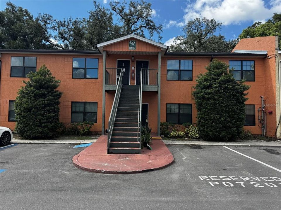 For Rent: $1,350 (2 beds, 1 baths, 899 Square Feet)