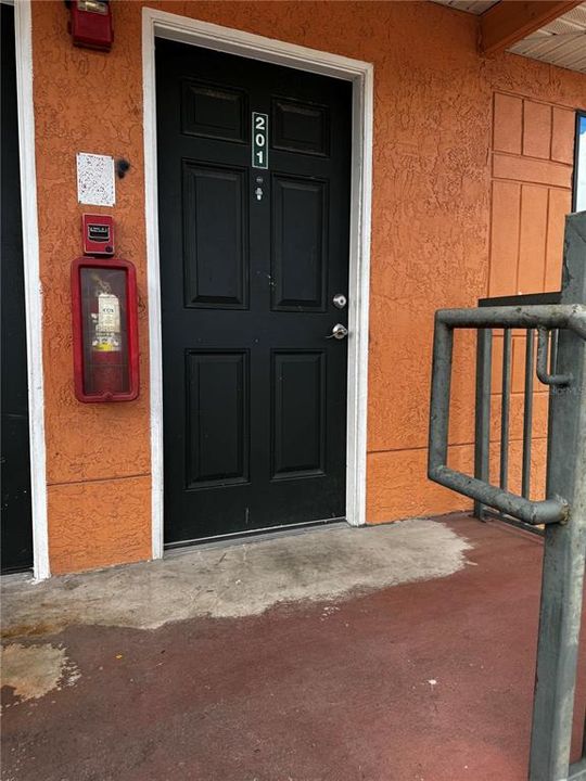 For Rent: $1,350 (2 beds, 1 baths, 899 Square Feet)