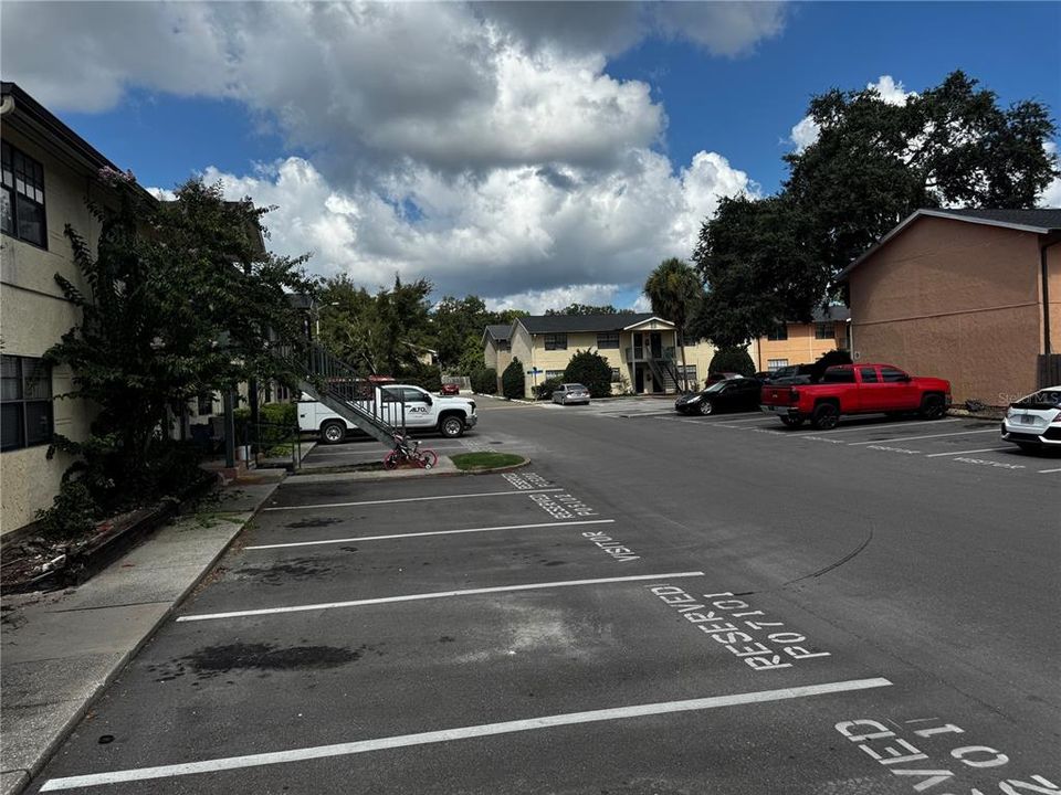 For Rent: $1,350 (2 beds, 1 baths, 899 Square Feet)