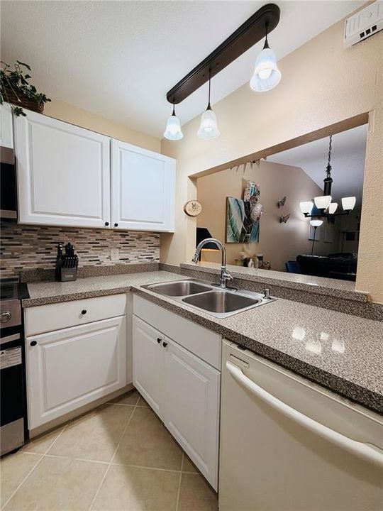 For Rent: $2,100 (0 beds, 2 baths, 835 Square Feet)