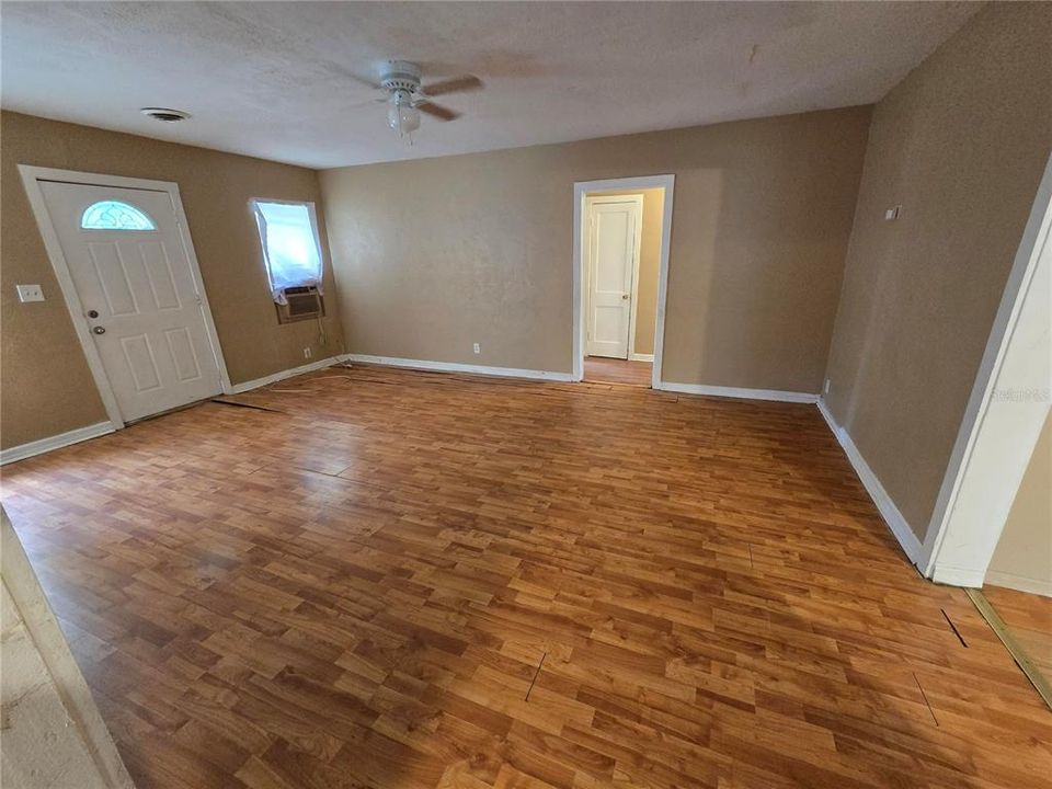 For Sale: $195,000 (3 beds, 1 baths, 1432 Square Feet)