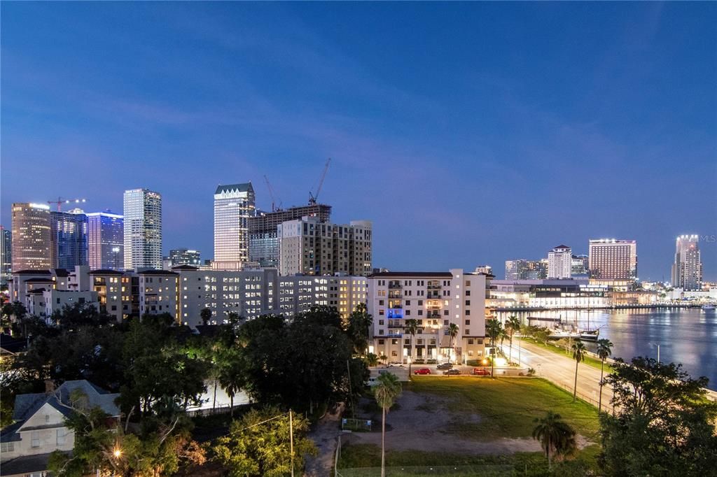 For Sale: $835,000 (2 beds, 2 baths, 1453 Square Feet)