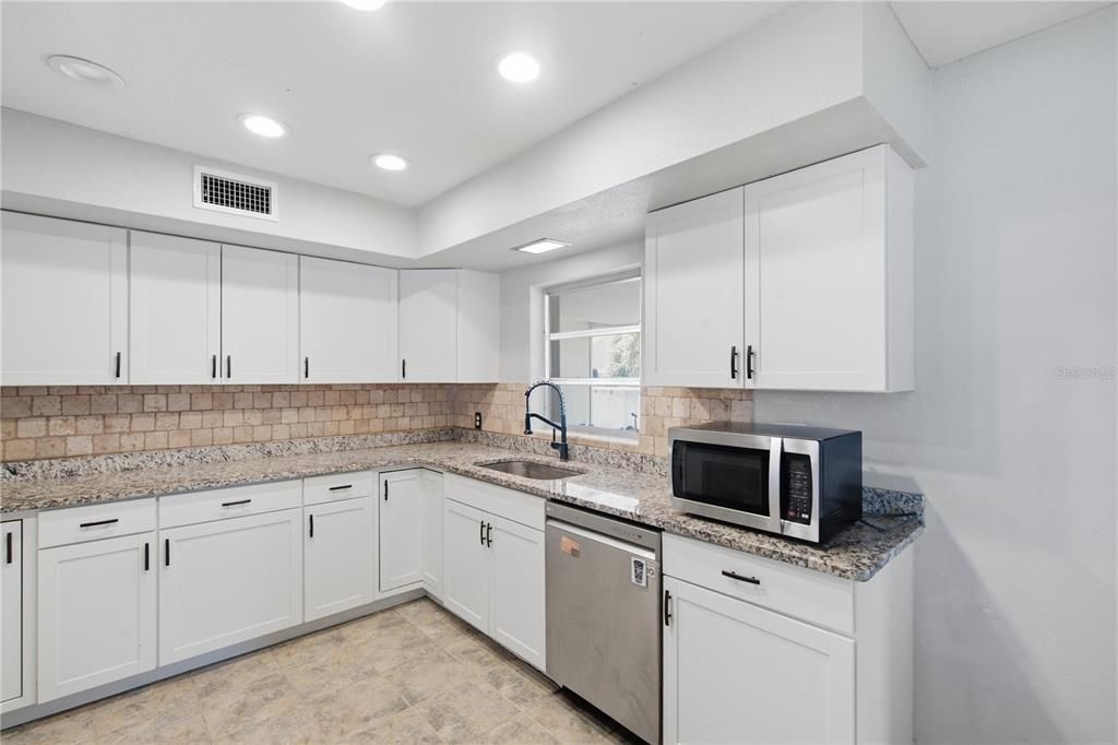 En Venta: $274,900 (3 camas, 2 baños, 1448 Pies cuadrados)