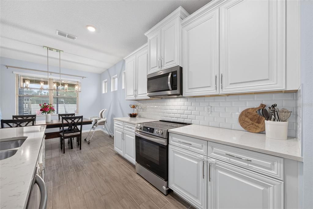 En Venta: $425,000 (4 camas, 2 baños, 2056 Pies cuadrados)