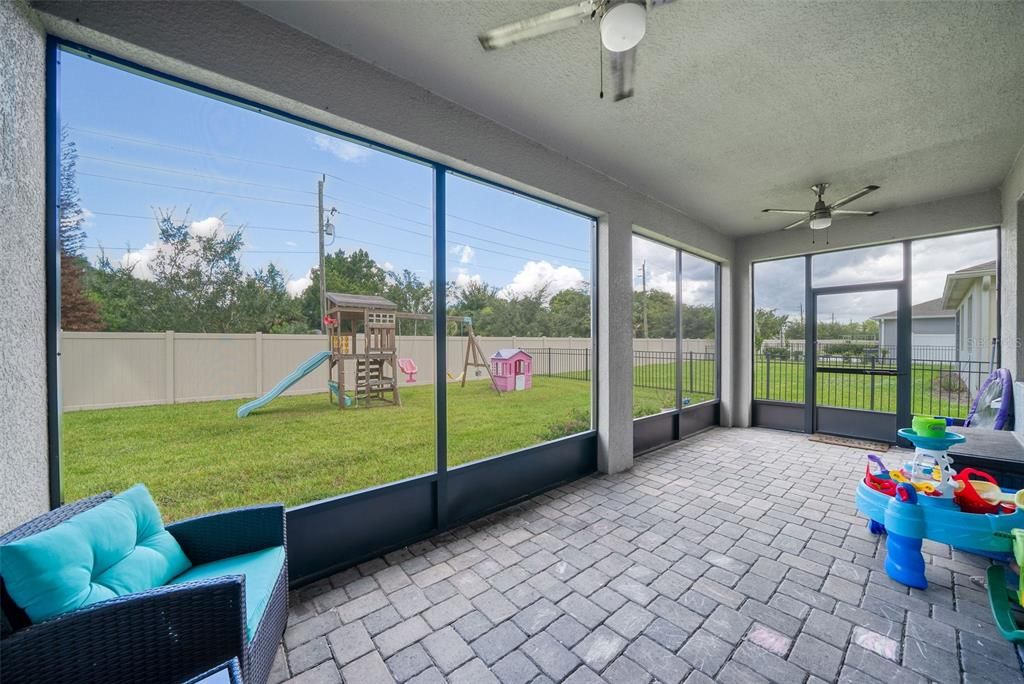En Venta: $425,000 (4 camas, 2 baños, 2056 Pies cuadrados)