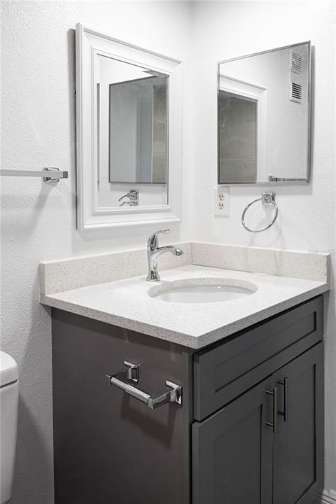 For Rent: $1,800 (3 beds, 2 baths, 889 Square Feet)