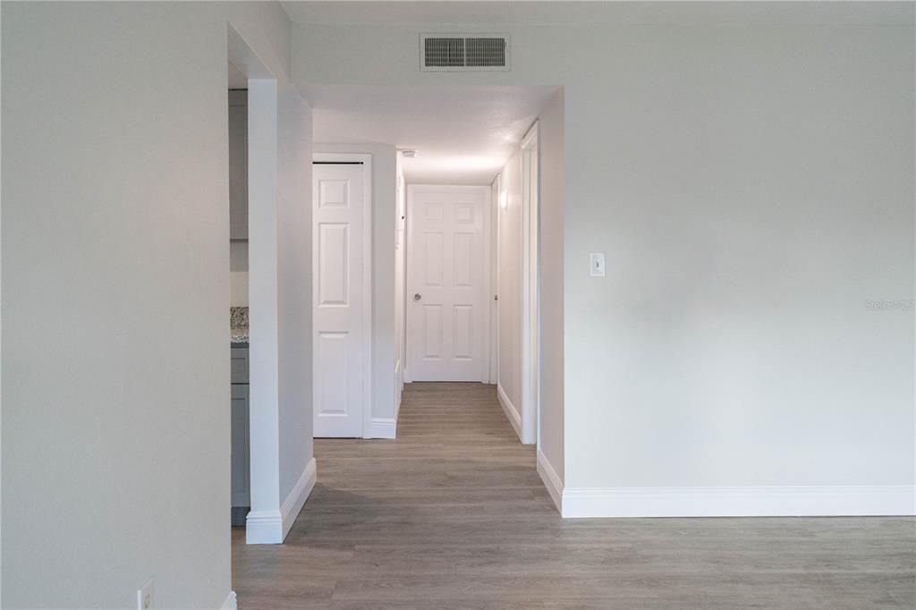 For Rent: $1,800 (3 beds, 2 baths, 889 Square Feet)