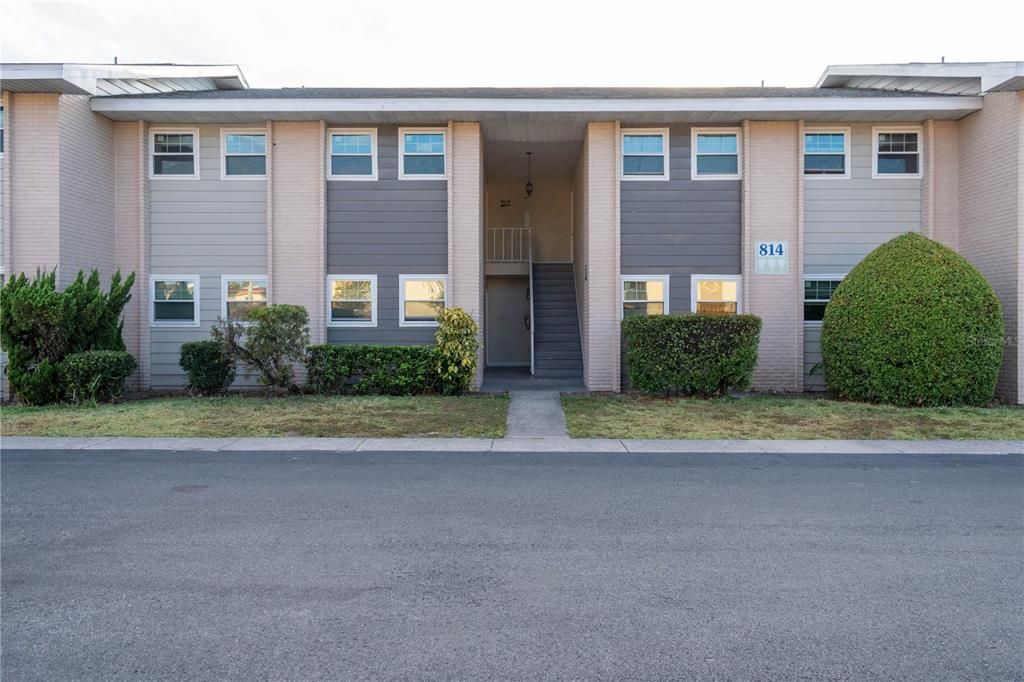 For Rent: $1,800 (3 beds, 2 baths, 889 Square Feet)