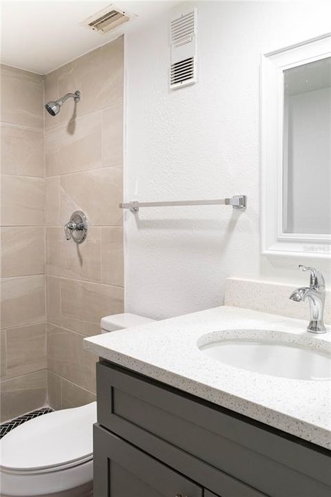 For Rent: $1,800 (3 beds, 2 baths, 889 Square Feet)