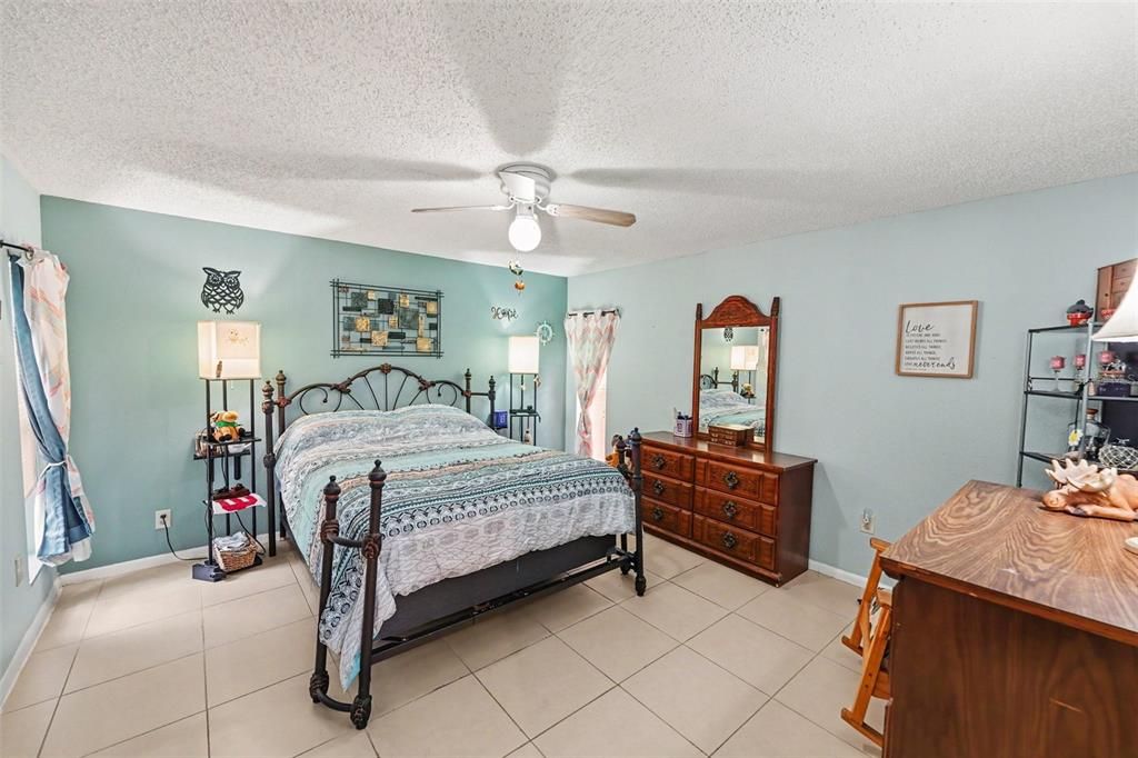 En Venta: $400,000 (3 camas, 2 baños, 1642 Pies cuadrados)