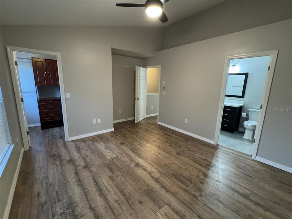 For Sale: $219,900 (2 beds, 1 baths, 1146 Square Feet)