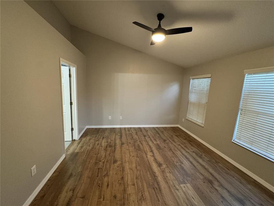 For Sale: $219,900 (2 beds, 1 baths, 1146 Square Feet)