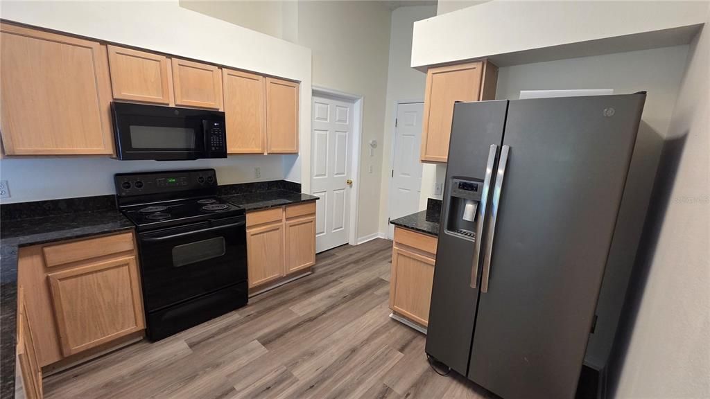 For Sale: $305,000 (3 beds, 2 baths, 1377 Square Feet)