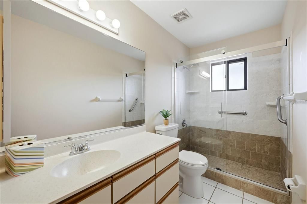 В аренду: $1,750 (2 спален, 2 ванн, 1100 Квадратных фут)
