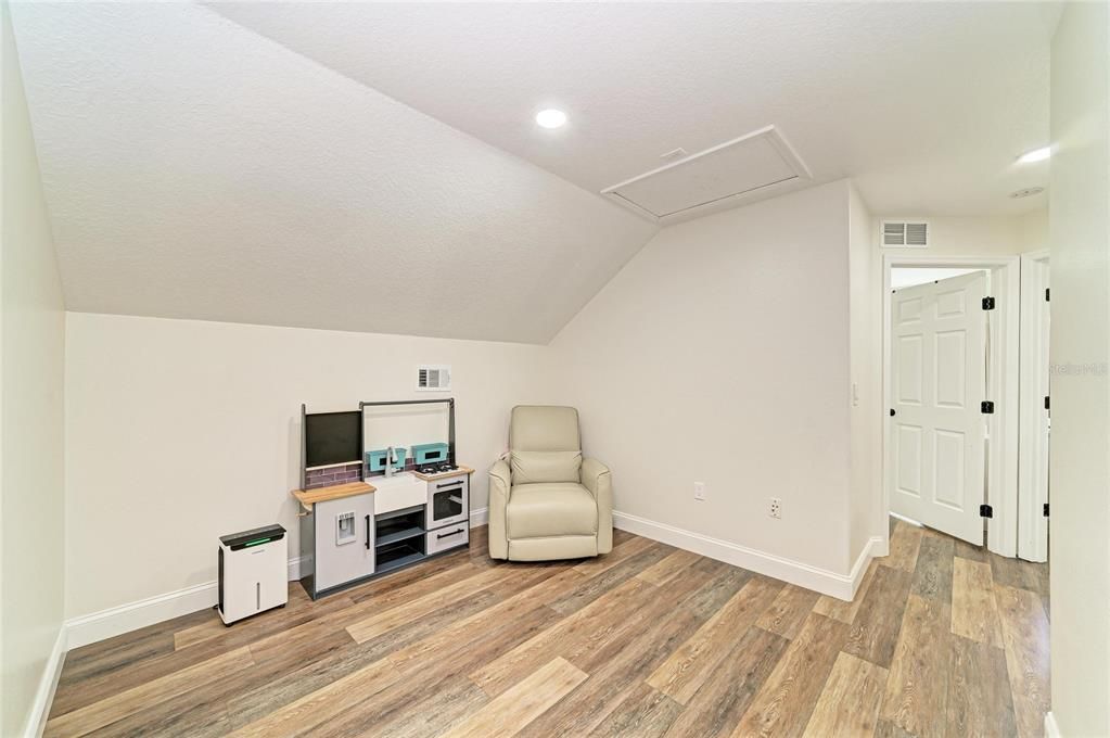 For Sale: $529,000 (5 beds, 2 baths, 1973 Square Feet)