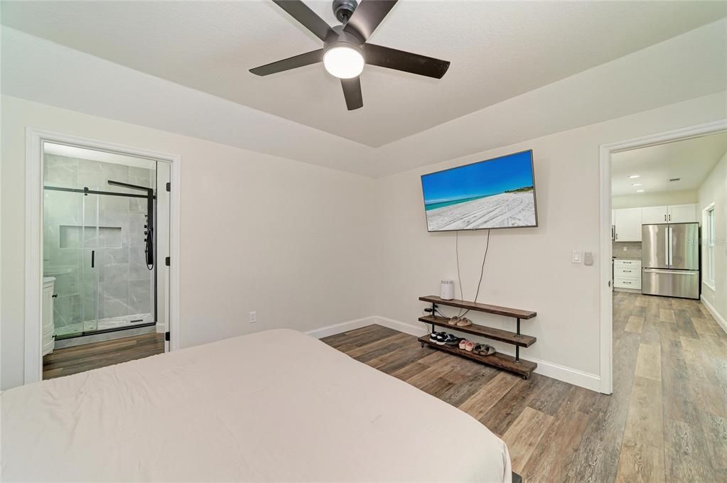 For Sale: $529,000 (5 beds, 2 baths, 1973 Square Feet)